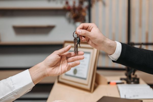 Scénarios Pratiques : Comprendre les Frais de Notaire lors d'une Vente Immobilière